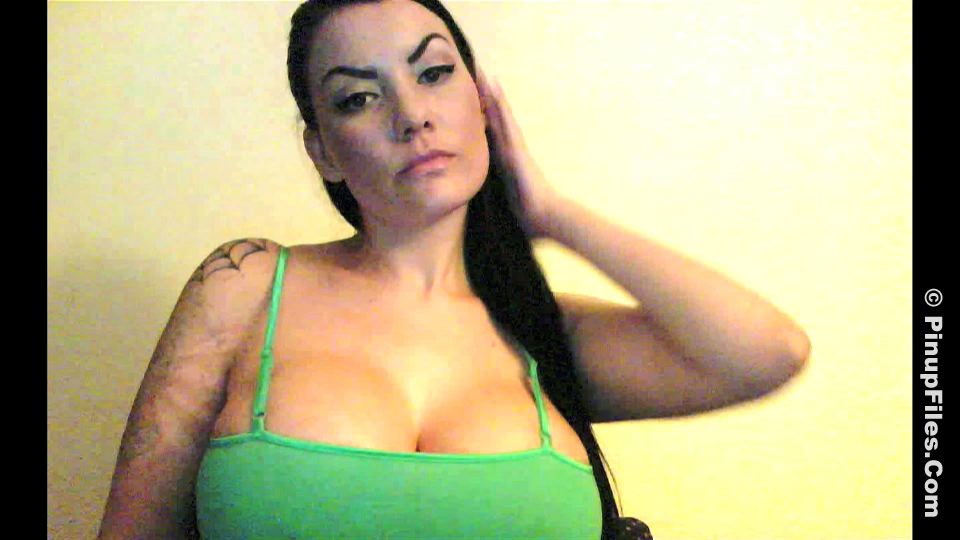 Dahlia dark webcam02 promo 